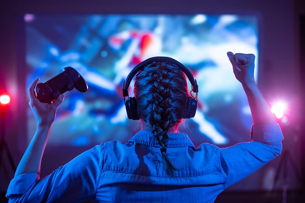 Woman playing igaming system